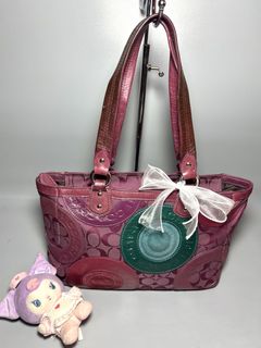 (Category: ) located in . Submitted by cocorua.bags (Listing ID 1439701987, Image 1). Description: .