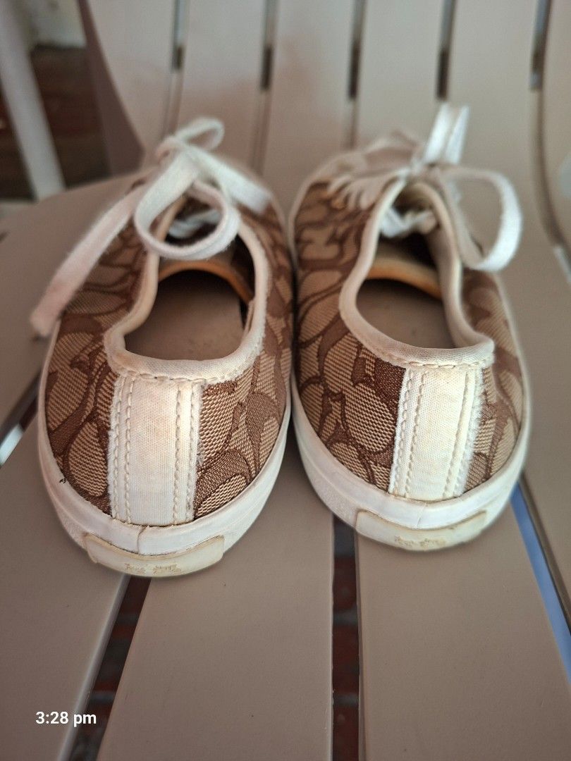 Coach Signature Sneakers (Category: Sneakers) located in Paranaque City. Submitted by chebureche (Listing ID 1439679318, Image 3). Description: - Coach sneakers - Signature brown and white pattern - White laces and sole - Gold eyelets - Coach logo on sole - White interior.