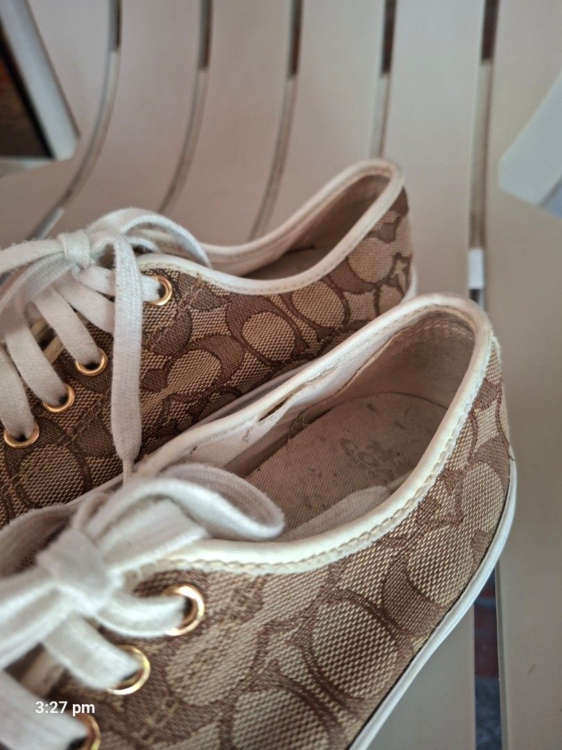 Coach Signature Sneakers (Category: Sneakers) located in Paranaque City. Submitted by chebureche (Listing ID 1439679318, Image 2). Description: - Coach sneakers - Signature brown and white pattern - White laces and sole - Gold eyelets - Coach logo on sole - White interior.