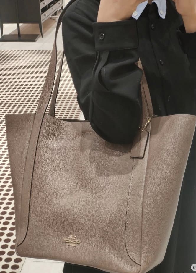 coach tote onhand sale (Category: Tote Bags) located in Manila. Submitted by lon.ph (Listing ID 1439780443, Image 3). Description: onhand payment 1st policy actual picture posted .