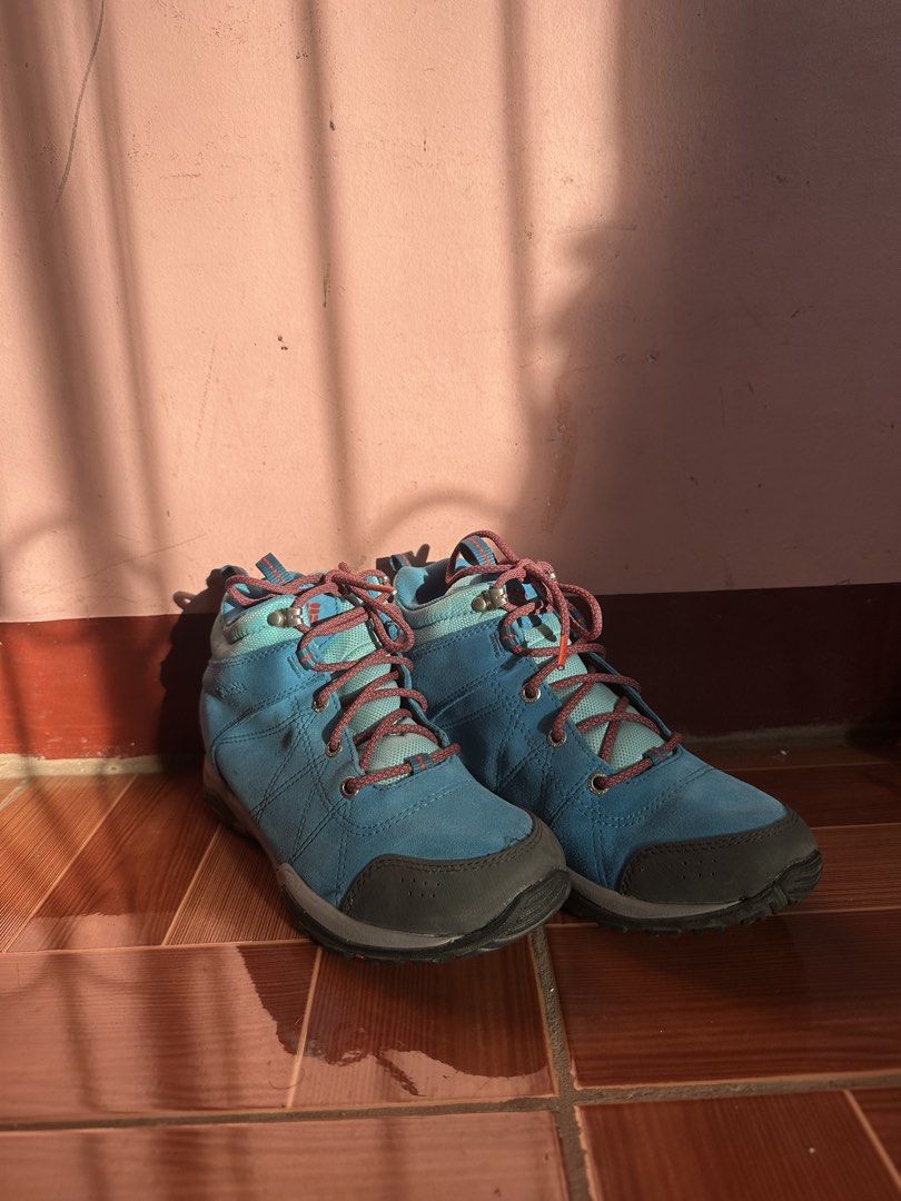 Columbia Hiking Boots - Blue (Category: Hiking & Camping) located in Governor Generoso. Submitted by darz1994 (Listing ID 1439806106, Image 1). Description: - Columbia hiking boots - Eye-catching blue color with red laces - Durable soles with a sturdy tread - Designed for comfort and various terrains - Well-maintained condition.