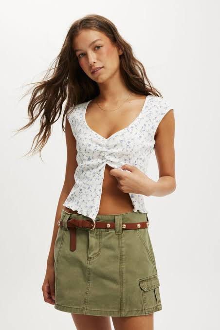 cotton on white chelsea open front top (Category: Sleeveless) located in Rizal. Submitted by z00vi (Listing ID 1439791053, Image 3). Description: - fabric is so comfy - sooo flattering i love the neckline.