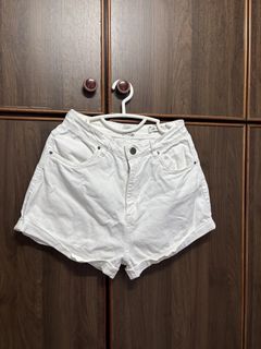 (Category: ) located in . Submitted by clearingmywardrobee (Listing ID 1439723283, Image 1). Description: .