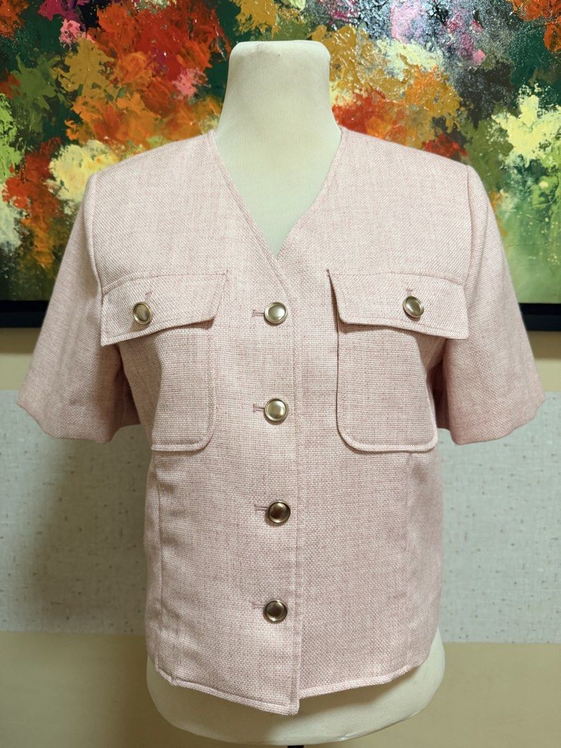 Cotton short sleeves semi crop blazer (Category: Blouses) located in Muntinlupa City. Submitted by gap0710 (Listing ID 1439706620, Image 1). Description: Cotton short sleeves semi crop blazer with lining. In excellent condition. Bought in Korea. Size small but can fit medium body frame..