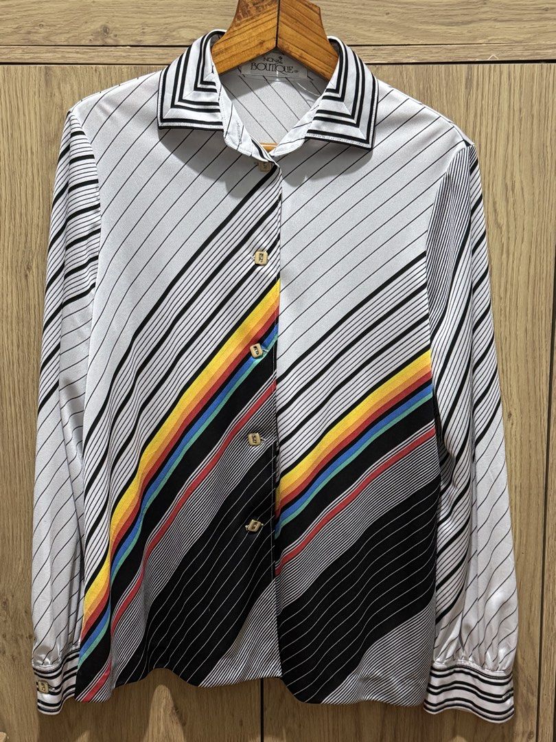 Diagonal Stripes White and Black Longsleeves (Category: Longsleeves) located in Makati City. Submitted by thetidyfind (Listing ID 1439724193, Image 1). Description: RFS: Decluttering.