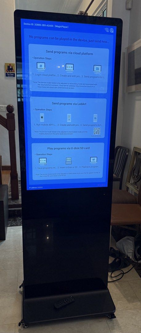 Digital advertising standing display462936095022786560