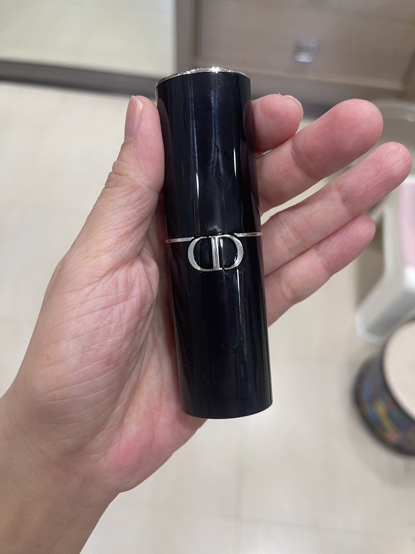 Dior Forever Skin Perfect Foundation Stick 1W (Category: Makeup) located in Manila. Submitted by act92 (Listing ID 1439773671, Image 1). Description: - Dior Forever Skin Perfect Foundation Stick - Shade: 1W - Condition: Used - Size: 10g / 0.35 oz - Packaging: Black tube with silver band and Dior logo Used only twice, only at the back of my hand NEVER swiped on my face No lowballers please RFS: I have dry skin, so I need liquid foundation :( Loc: 