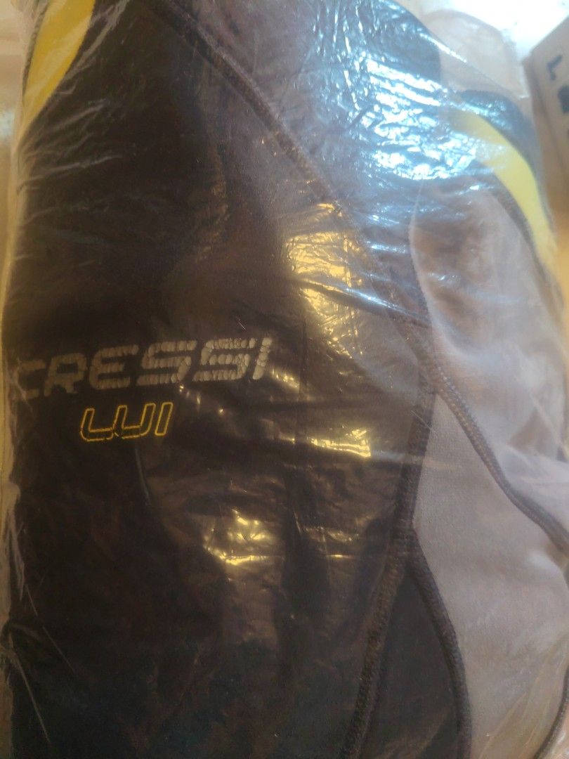 Diving suit (Category: Other Sports Equipment and Supplies) located in Singapore. Submitted by coolman3 (Listing ID 1439636627, Image 1). Description: shirt diving suit cressi.. for 170-185 cm tall well use , dekitting.