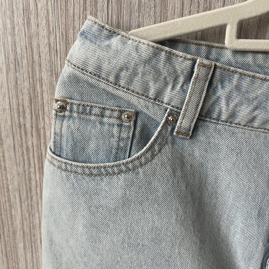 [SOLD] Edikted - Chiara Denim Micro skirt Light blue (Category: Skirts) located in Cebu City. Submitted by angel.energyph2 (Listing ID 1439780480, Image 3). Description: 🏷️ 1300 Available in sizes S and M S Waist 27.5-29.5 (69.8-74.9 CM) Hips 37-38.5” (94-97.8 CM) M Waist 27.5-29.5 (69.8-74.9 CM) Hips 37-38.5” (94-97.8 CM) - Brand new without tag - Micro skirt - Front & back pockets - Front zip & button closure - Low rise waist - Denim fabric - 