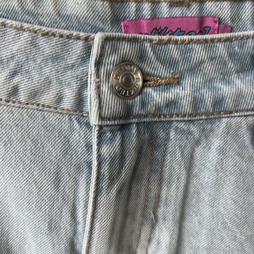 [SOLD] Edikted - Chiara Denim Micro skirt Light blue (Category: Skirts) located in Cebu City. Submitted by angel.energyph2 (Listing ID 1439780480, Image 2). Description: 🏷️ 1300 Available in sizes S and M S Waist 27.5-29.5 (69.8-74.9 CM) Hips 37-38.5” (94-97.8 CM) M Waist 27.5-29.5 (69.8-74.9 CM) Hips 37-38.5” (94-97.8 CM) - Brand new without tag - Micro skirt - Front & back pockets - Front zip & button closure - Low rise waist - Denim fabric - 
