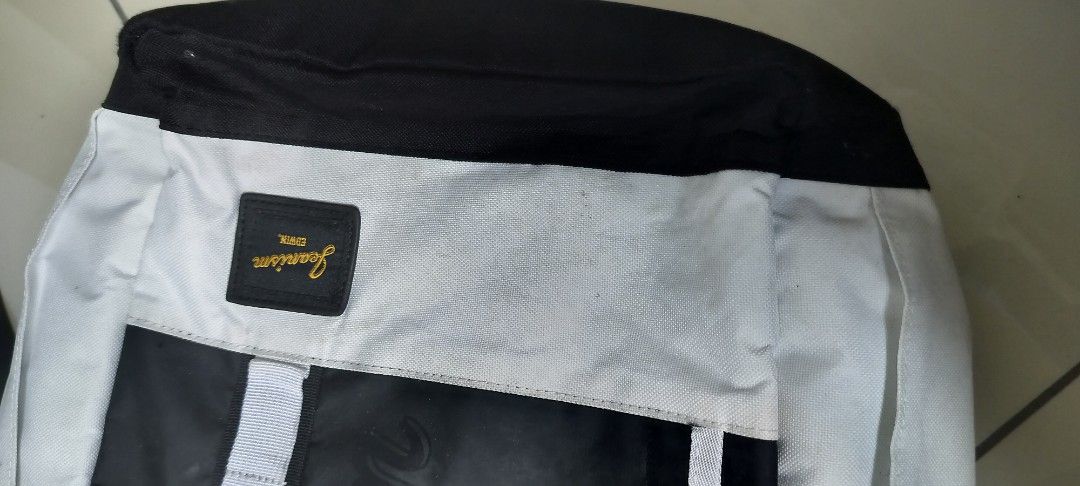 Edwin Backpack (Category: Backpacks) located in Kajang. Submitted by prelovedbyhaz (Listing ID 1439640620, Image 3). Description: condition still okay just need to wash as some part become yellowish due to storage .
