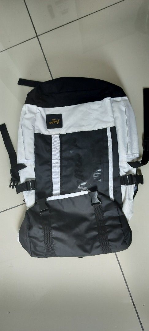 Edwin Backpack (Category: Backpacks) located in Kajang. Submitted by prelovedbyhaz (Listing ID 1439640620, Image 2). Description: condition still okay just need to wash as some part become yellowish due to storage .
