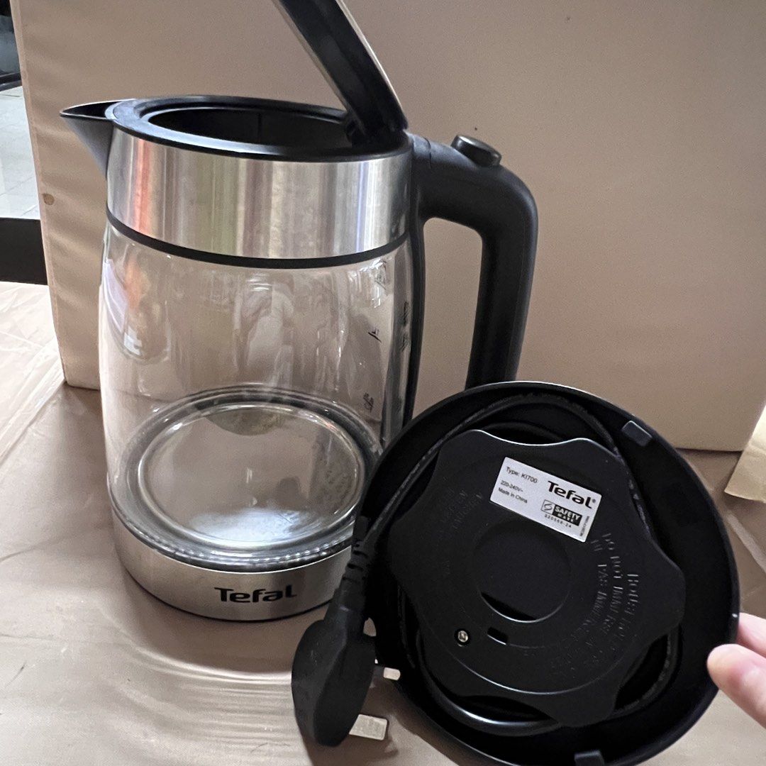 Electric Kettle (Category: Kettles & Airpots) located in Singapore. Submitted by universe-energy (Listing ID 1439634180, Image 2). Description: 💥Large 1.7L Capacity👍🏻 Ideal for families, offices, and entertaining guests 💥High-Power 2200W Heating👍🏻 Boils water quickly for tea, coffee, and instant meals 💥Premium Glass Body👍🏻 Stylish, durable and lets you see the water level clearly 💥Blue LED Boil Indicator👍🏻 Lights up during boiling for