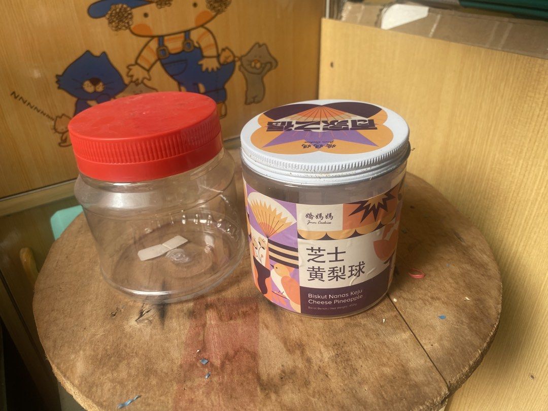 Empty containers (Category: Other Food & Drinks) located in Singapore. Submitted by bydm6 (Listing ID 1439625562, Image 1). Description: Various type Only 2 sizes: big and small Can request but subject to availability First come first serve.