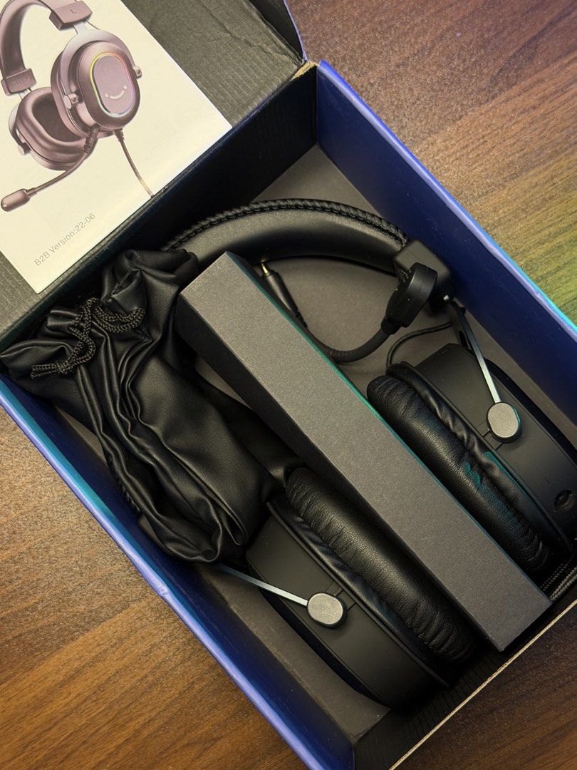 Finne AmpliGame H6 Gaming Headset (Category: Headphones & Headsets) located in Bacolod City. Submitted by BWMCAROUSEL (Listing ID 1439775789, Image 3). Description: - Finne AmpliGame H6 Gaming Headset - 7.1 Virtual Surround Sound - Built-in Microphone - Colorful LED Lights - Includes: Headset, Carrying Pouch, Accessories - Color: Black.