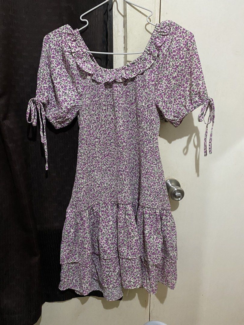 Floral Off-Shoulder Dress (Category: Dresses) located in Cebu City. Submitted by arteriosclerosis (Listing ID 1439713270, Image 3). Description: -never used -fits up to medium; super stretchy ang waist -for reference im 5’2, waist 24, hips 34, bust 34 -lp already.