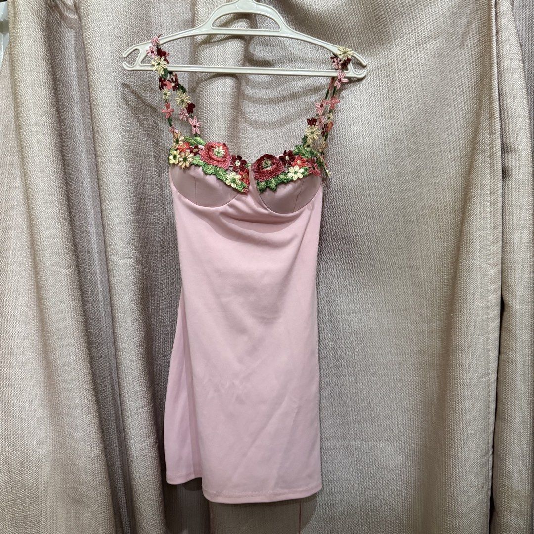 Floral Strap Mini Dress (Category: Dresses) located in Manila. Submitted by miss.v.declutter (Listing ID 1439769774, Image 1). Description: - Back has adjustable straps to cinch waist - Super cute for date night! .