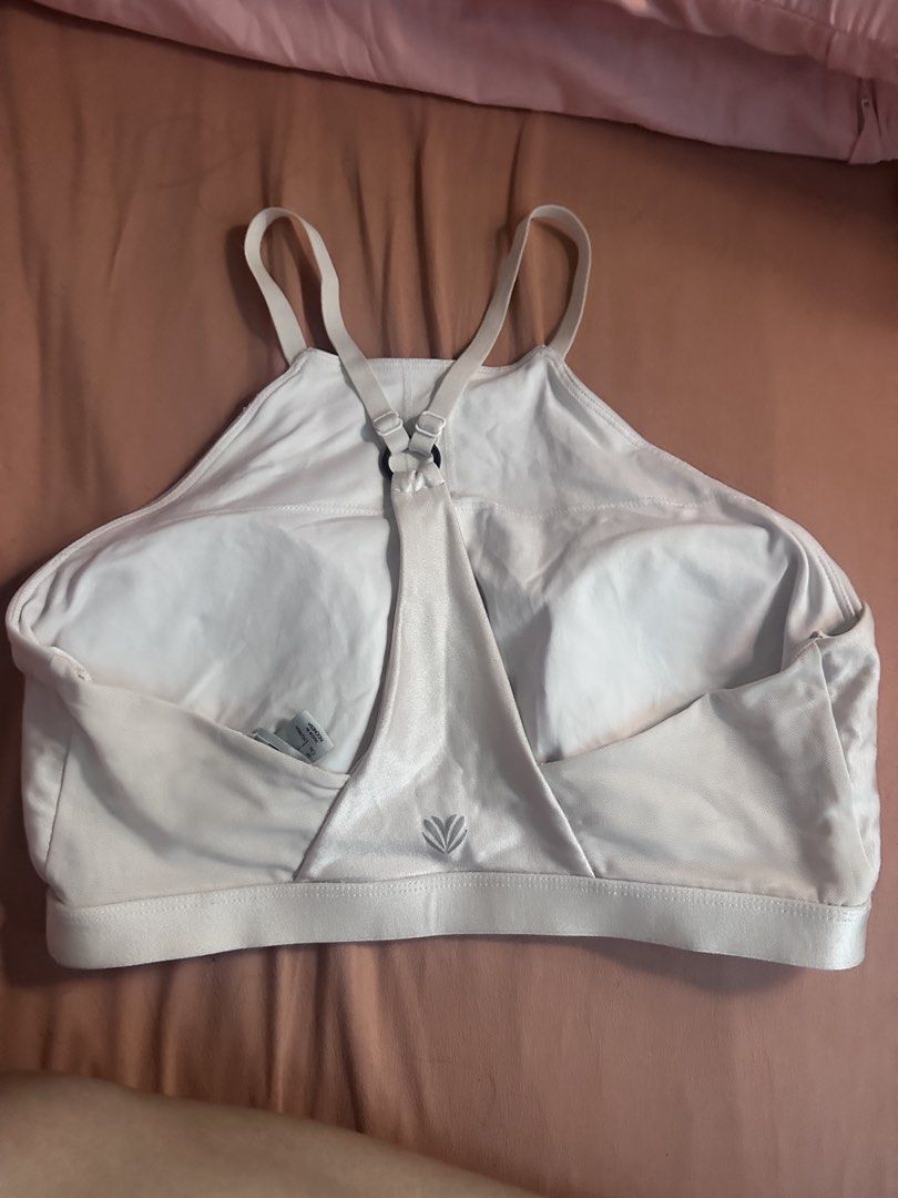 Forever 21 Sports Bra - Large (Category: Activewear) located in Mandaluyong City. Submitted by pretty_karia (Listing ID 1439741857, Image 2). Description: - Forever 21 sports bra - Size: Large - Color: Light - Design: Halter neck with adjustable straps - Style: Racerback - Features the Forever 21 logo - Made in Indonesia.