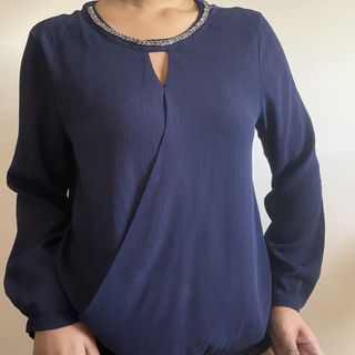 (Category: ) located in . Submitted by trishaswardrobe (Listing ID 1439665275, Image 1). Description: .