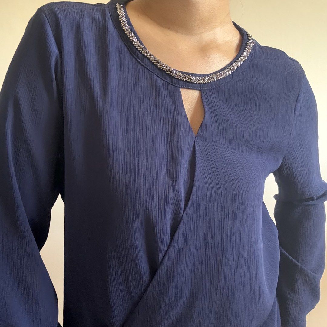 FREE SF CLN Flowy Longsleeves (Category: Longsleeves) located in Muntinlupa City. Submitted by trishaswardrobe (Listing ID 1439665275, Image 2). Description: - No flaws - Can fit M-L sizes .