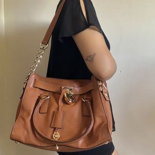 (Category: ) located in . Submitted by trishaswardrobe (Listing ID 1439655428, Image 1). Description: .