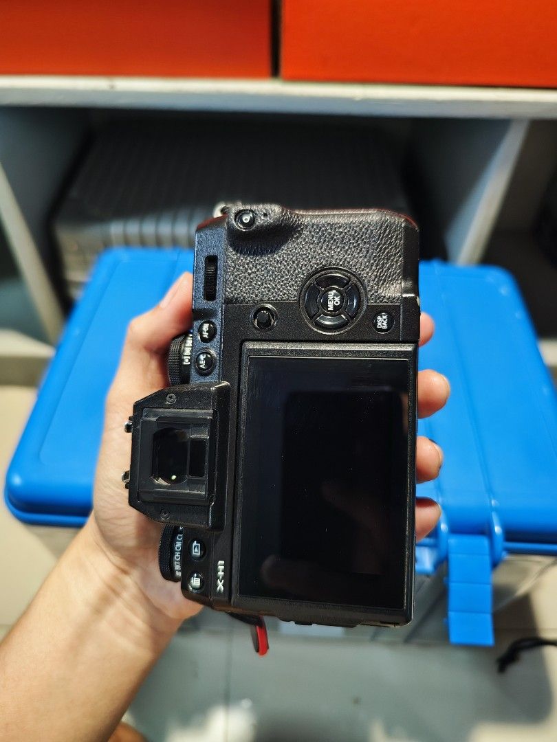 Fujifilm X-H1 Mirrorless Camera (Category: Cameras) located in Antipolo. Submitted by siklistangpinoy (Listing ID 1439612000, Image 2). Description: NO SWAPPING PLS. FOR SALE ONLY Fujifilm x-h1 body only 30k+ shutter count (more on e-shutter pa) mainly used for travel 8.5/10 cosmethics 100% good condition, no issues Third party battery, No box. No Eyecup, battery grip cover, and the pin infront. What you see is what you get. Take note that it doe