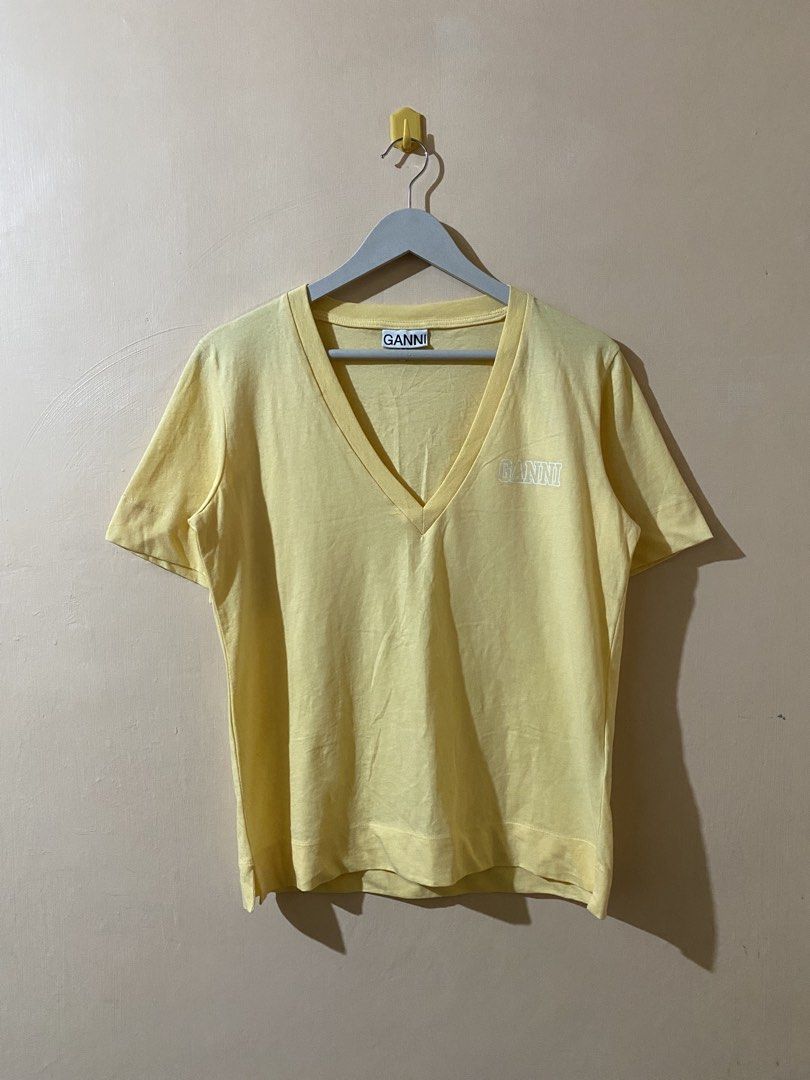 Ganni Thin Software Jersey V-neck T-shirt (Category: Shirts) located in Naga. Submitted by trashfinds (Listing ID 1439777152, Image 2). Description: Size: XS on tag Length: 24” Width: 20” Color rate: 9.5/10 Issue: none Need wash .