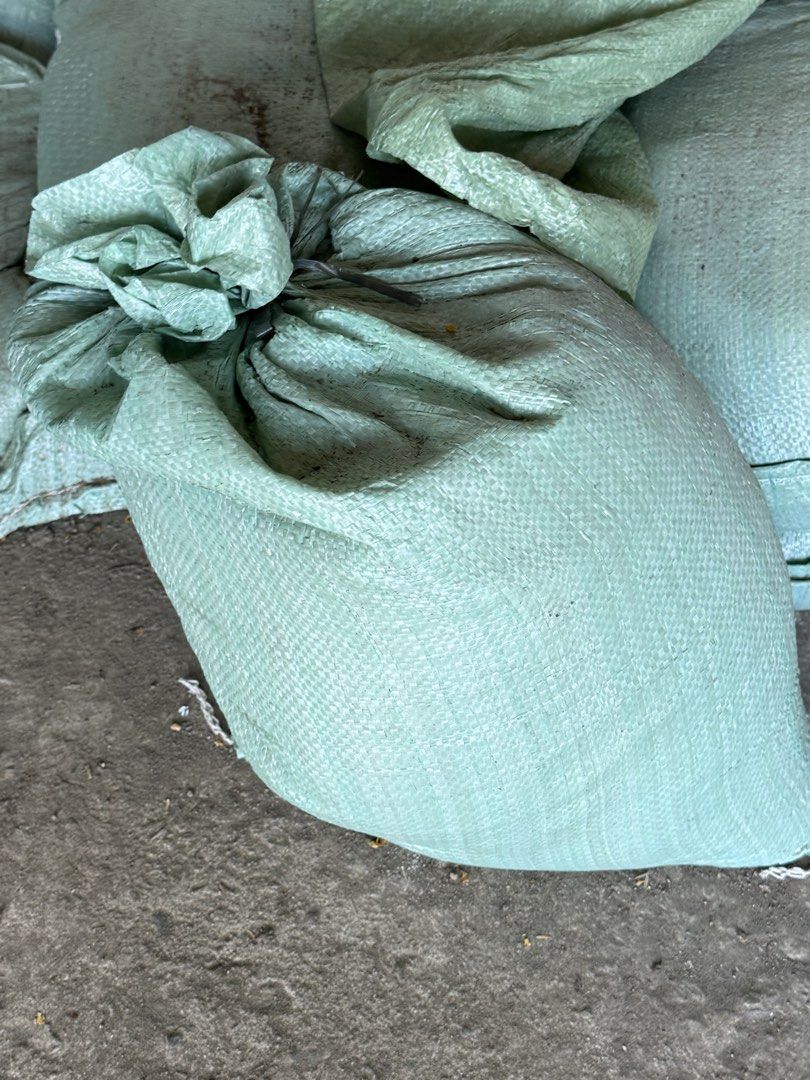 Garden soil / loam soil /mix soil (Category: Soil & Fertilisers) located in Paranaque City. Submitted by plants_sale (Listing ID 1439657063, Image 3). Description: .