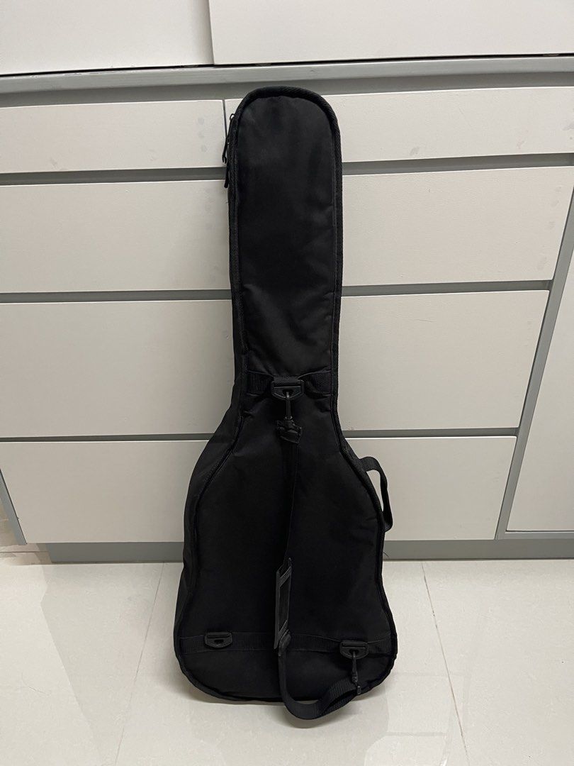 Gator Cases Padded Guitar Gig Bag (Category: Backpacks) located in Los Banos. Submitted by yeikie (Listing ID 1439701181, Image 2). Description: Black Gator Cases gig bag. Foam padding on the inside. Guaranteed authentic buyer shoulders sf.
