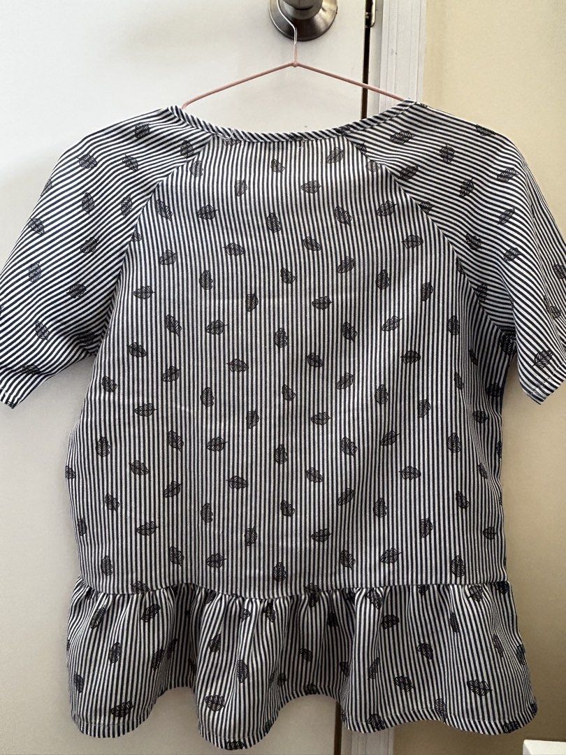 Glamour Striped Leaf Print Top (Category: Blouses) located in Manila. Submitted by jaynojayno (Listing ID 1439618446, Image 2). Description: - Striped pattern with leaf prints - Short sleeves - Ruffled hem - Round neckline - Lightweight fabric - Suitable for casual wear - Simple and stylish design.