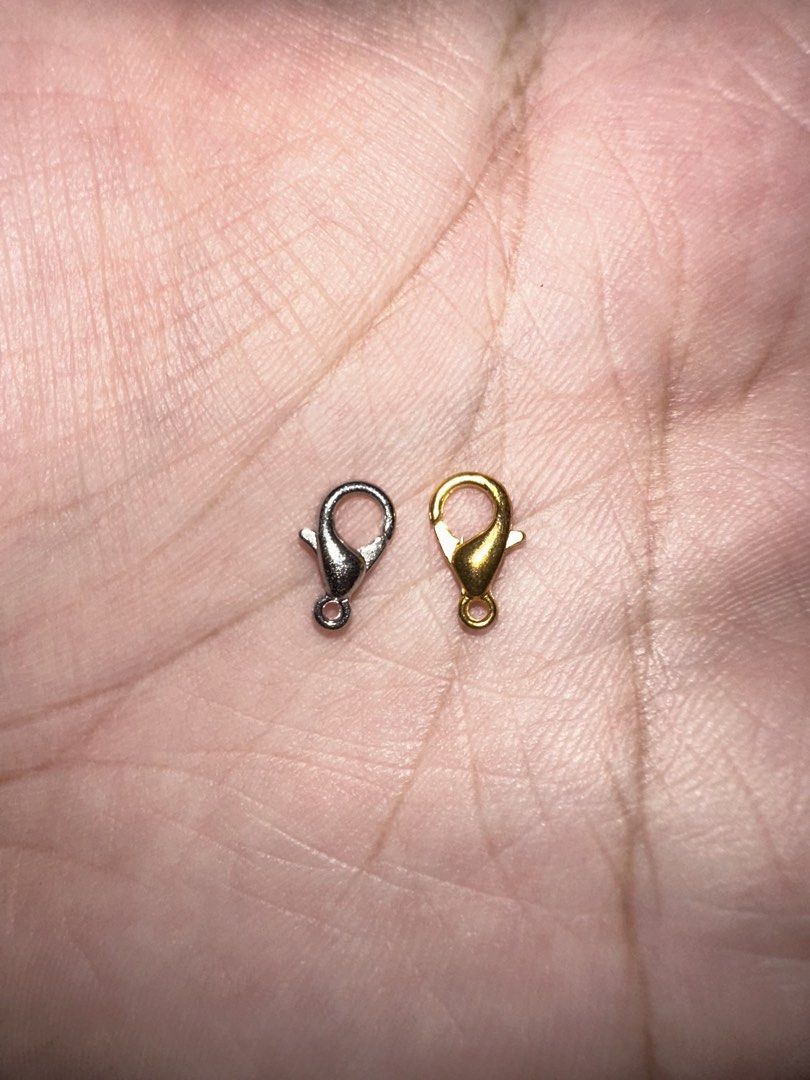 Gold and Silver Lobster Clasps (Category: Bracelets) located in Manila. Submitted by declutterw1thme (Listing ID 1439610918, Image 3). Description: 3 packs Gold - 130 each 2 packs Silver - 160 each.