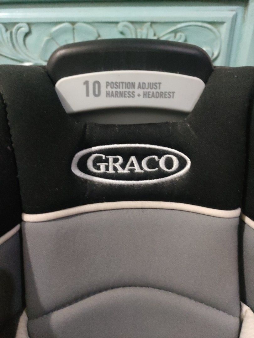 Graco Extend2Fit Car Seat (Category: Car Seats) located in Batangas. Submitted by alcorner (Listing ID 1439683717, Image 2). Description: - Graco Extend2Fit car seat - 10-position harness and headrest - Recline and extension panel for added comfort - Includes infant insert - Modern black, gray, and white color scheme - Designed for safety and comfort LIKE NEW NEGOTIABLE.