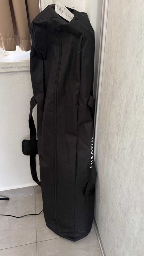 Green screen 2.2m (Category: Other Photography Accessories) located in Singapore. Submitted by toniatsang (Listing ID 1439616313, Image 2). Description: Useful Green screen for video or photography. Too big for my small studio. Bought at $250 including shipment .