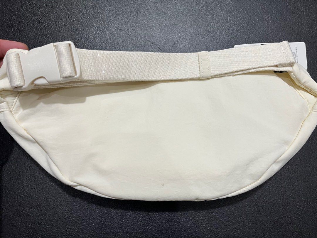 GU by Uniqlo Belt Bag (Category: Cross-body Bags) located in Pasig City. Submitted by rsrvessentials (Listing ID 1439696993, Image 2). Description: ‼️ 1 pc left.