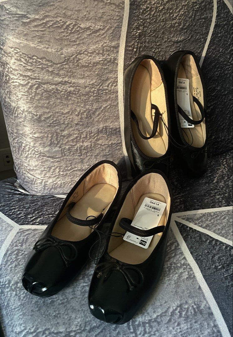 GU Strap Ballet Shoes Black (Category: Flats & Sandals) located in Quezon City. Submitted by jiya.tokio (Listing ID 1439650528, Image 1). Description: On hand from GU Japan 🇯🇵 GU Strap Ballet Shoes Black ₱950 ‼️ -L (24.5cm) -Brand New.
