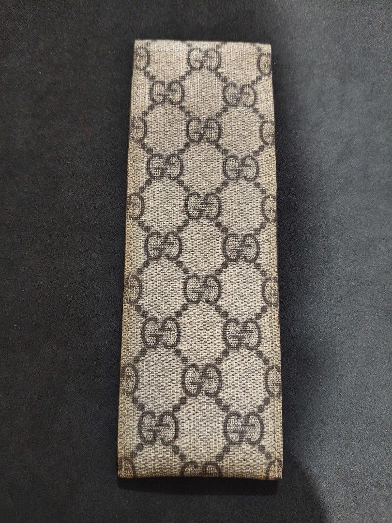 Gucci pen case AUTHENTIC (Category: Luxury Bags & Wallets) located in Manila. Submitted by maxineamber (Listing ID 1439658737, Image 2). Description: Gucci pen case AUTHENTIC, japan.
