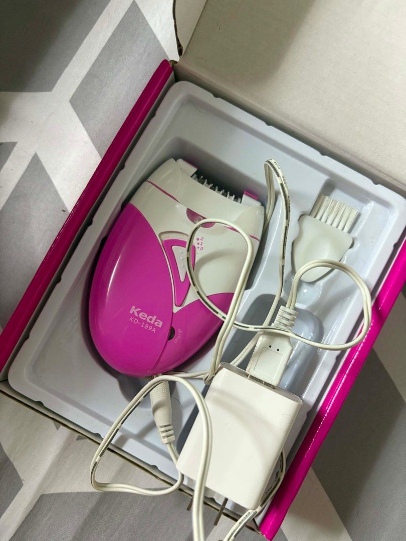 Hair Removal Epilator (Category: Hair Removal) located in San Jose del Monte. Submitted by ichlo.e (Listing ID 1439720271, Image 2). Description: perfect for hair removal! any body hair kaya alisin. first timer friendly kasi super easy lang gamitin. comes with box pa po! bagong bago pa😊.