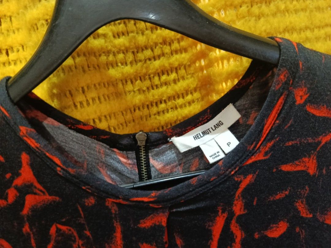 Helmut Lang Strata Printed Draped Jersey Dress (Category: Others Tops) located in Aliaga. Submitted by thriftkeizieee (Listing ID 1439698935, Image 2). Description: L;44 W:20 Petite pm if interested ‼️.