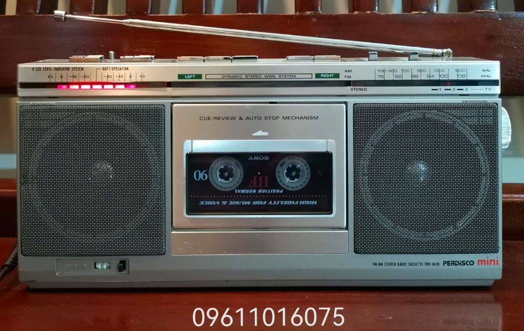 HITACHI PERDISCO TRK-8430 MINI BOOMBOX (Category: Portable Music Players) located in Cebu City. Submitted by cebu_vintage_audio (Listing ID 1439646972, Image 1). Description: 9 volts DC, made in Japan Excellent working condition AMFM RADIO complete local station Cassette Deck playback and recording tested okay .