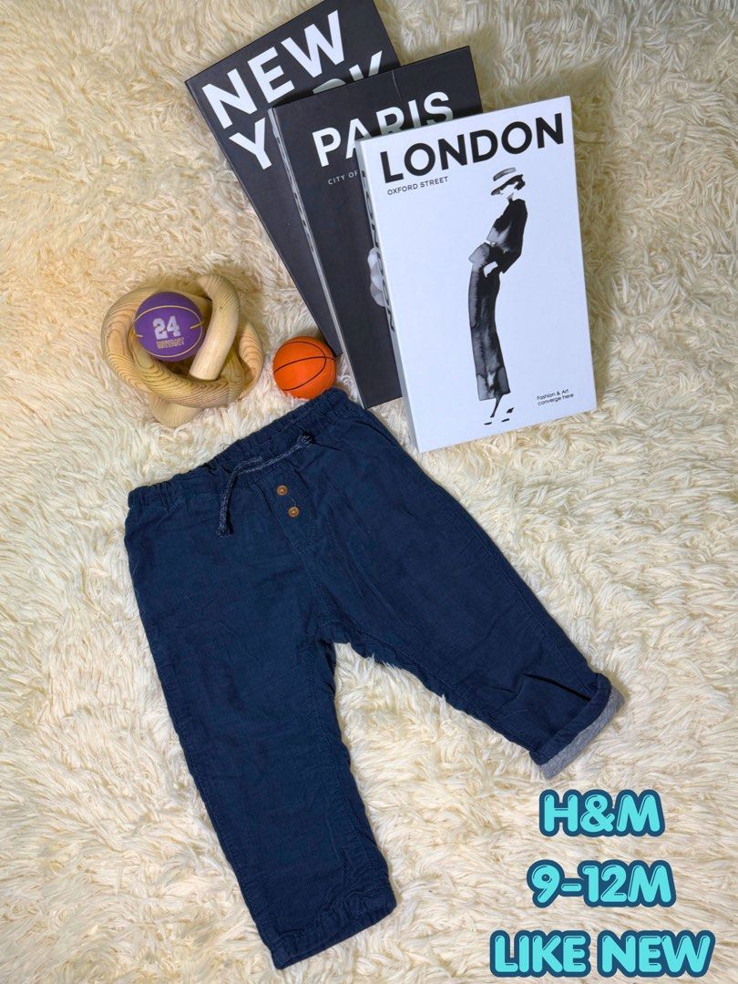 H&M Baby Pants 9-12M (Category: Babies & Kids Fashion) located in Manila. Submitted by mayut23 (Listing ID 1439767961, Image 1). Description: - H&M baby pants - Color: Navy blue - Size: 9-12 months - Features: Drawstring waist, button details - Comfortable and stylish.