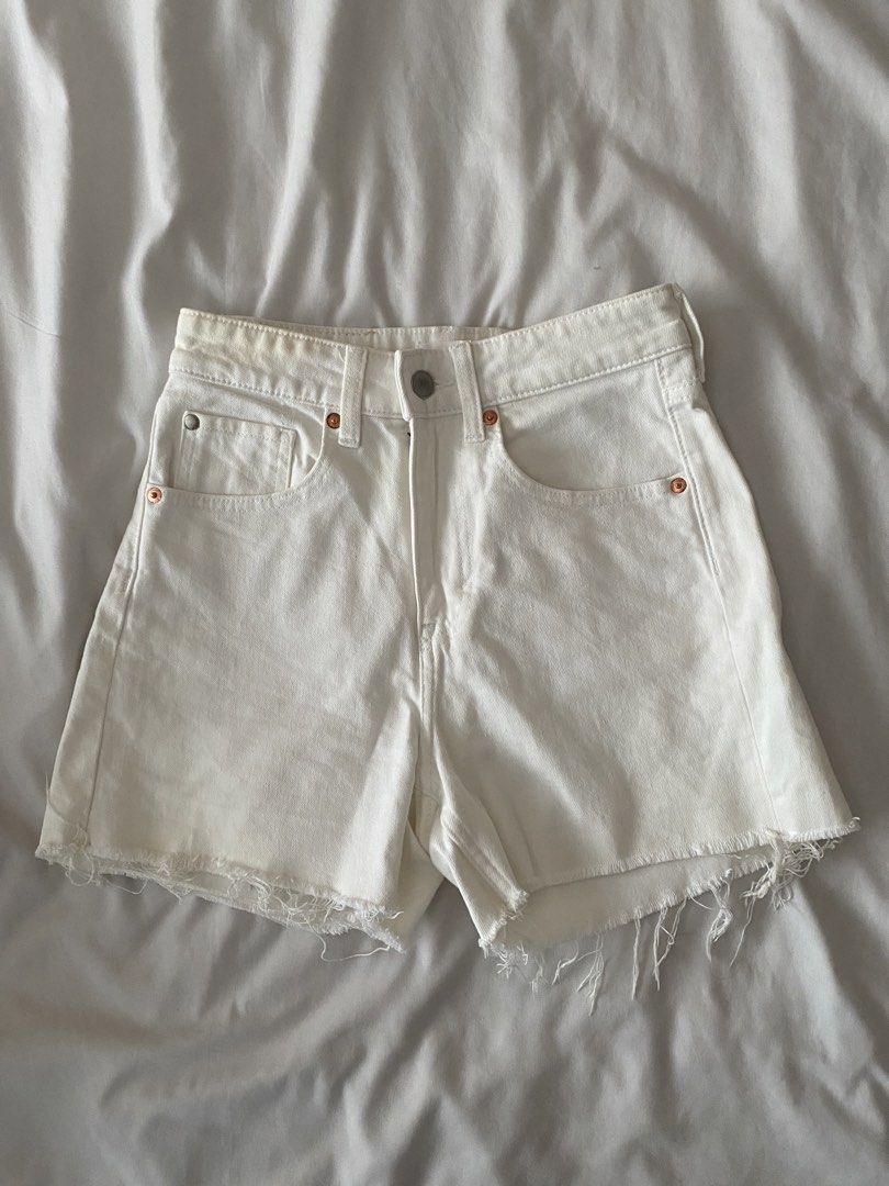 H&M White High Waisted Shorts (Category: Shorts) located in Quezon City. Submitted by ashleyken (Listing ID 1439615916, Image 1). Description: A favorite! Just outgrew it. Waistband slightly yellowed from storage. Price is negotiable. .