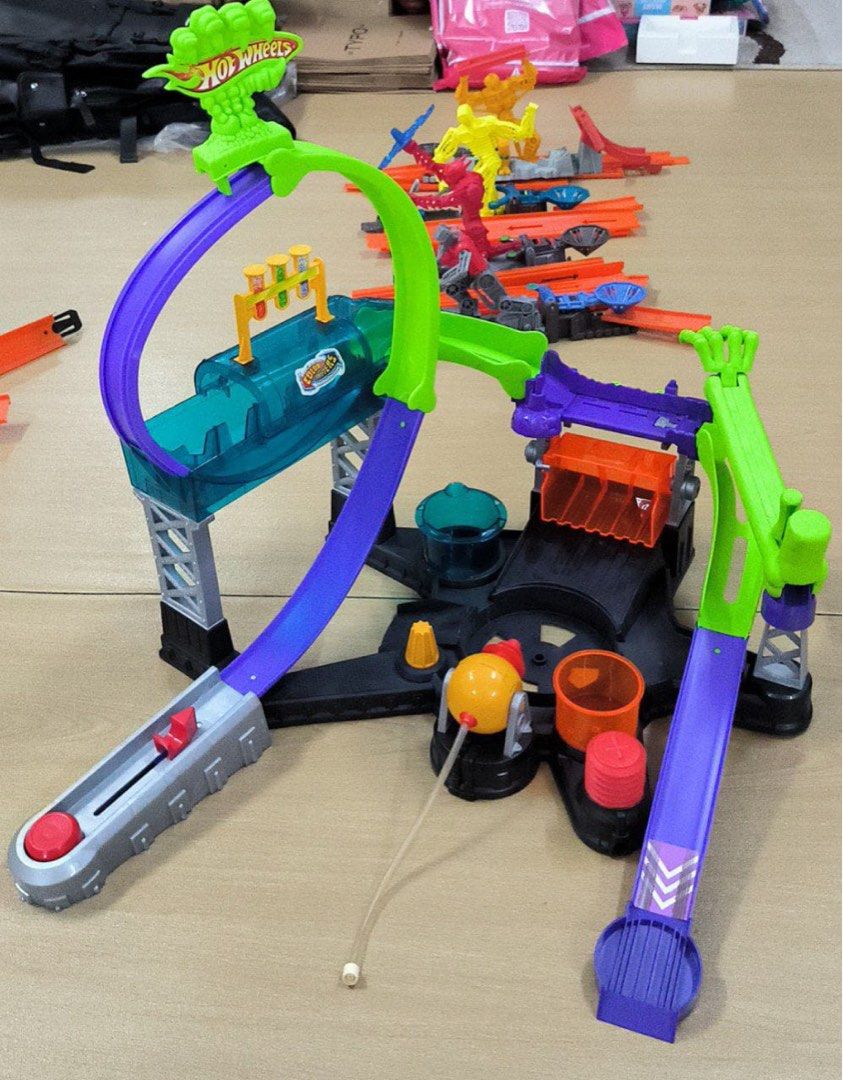 Hot Wheels Color Shifters Dr. Bones Color Lab Playset, Hobbies & Toys ...