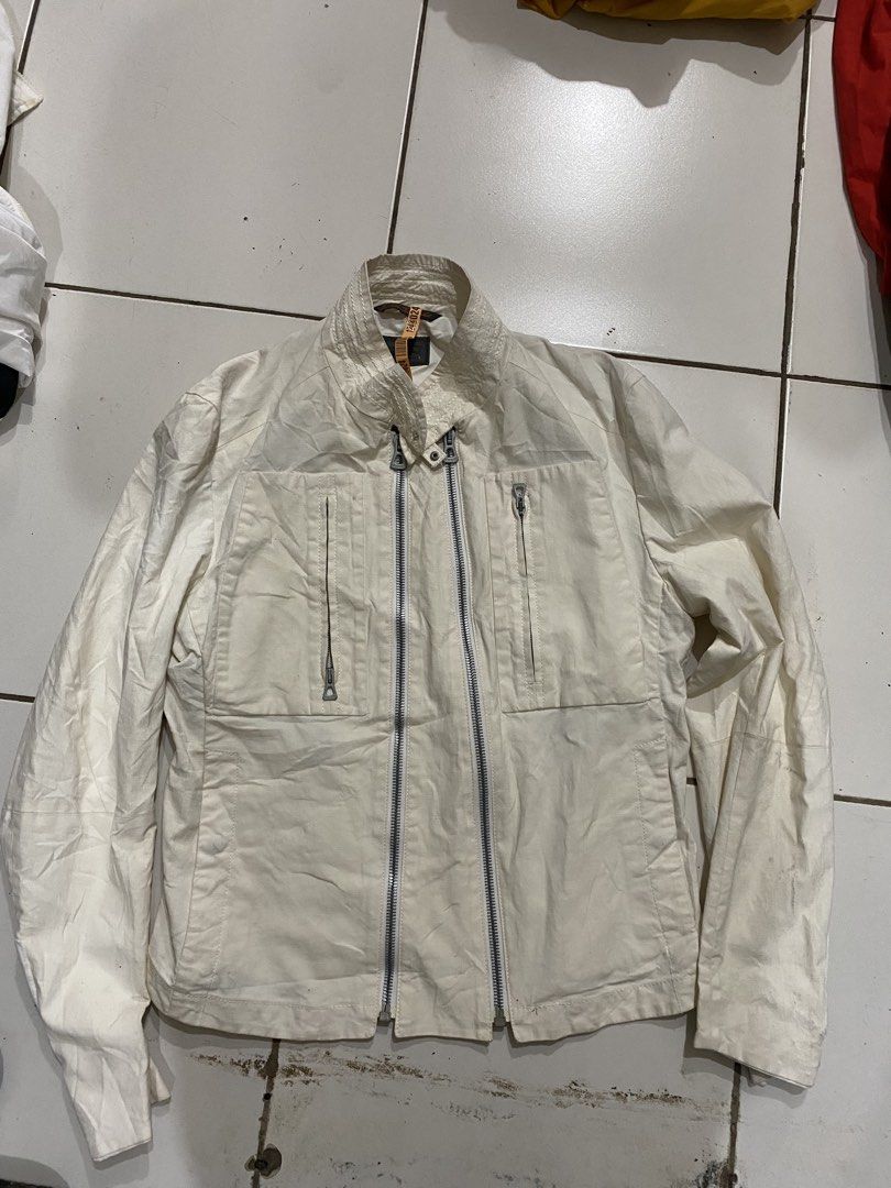 HUGO BOSS (Category: Activewear) located in Lantawan. Submitted by alfhadzrie23687 (Listing ID 1439716923, Image 1). Description: HUGO BOSS SIZE SMALL FIT TO MEDIUM.