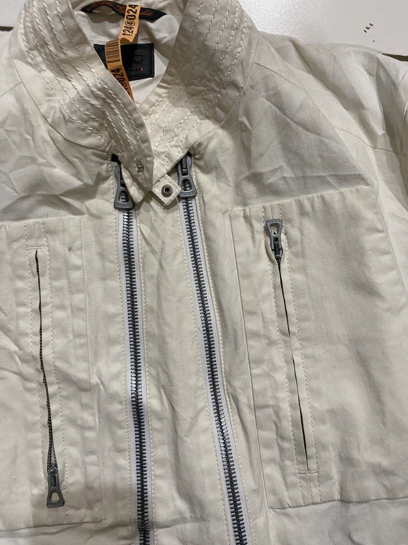 HUGO BOSS (Category: Activewear) located in Lantawan. Submitted by alfhadzrie23687 (Listing ID 1439716923, Image 2). Description: HUGO BOSS SIZE SMALL FIT TO MEDIUM.
