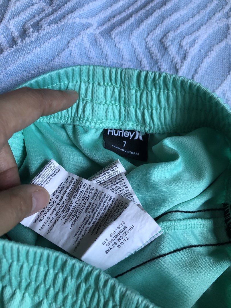Hurley Shorts Size 7 (Category: Babies & Kids Fashion) located in Aliaga. Submitted by imang_13 (Listing ID 1439687527, Image 2). Description: ✅5-7yo ✅like new - Hurley shorts - Size 7 - Light teal color with black accents - Elastic waistband - Hurley logo visible - Made in Vietnam.