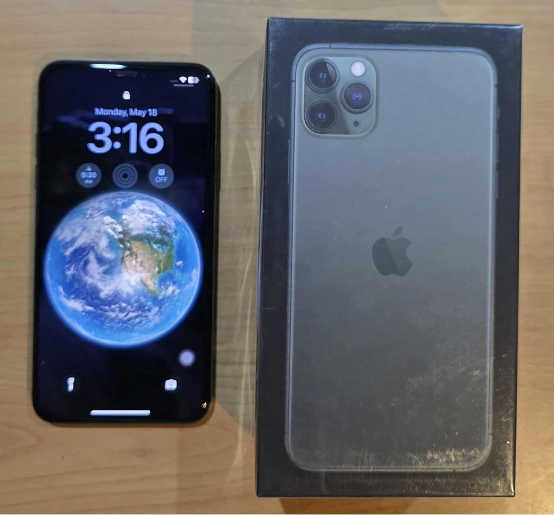IPHONE 11 PRO MAX MIDNIGHT GREEN (Category: iPhone 11 Series) located in Manila. Submitted by ksywn (Listing ID 1439673789, Image 2). Description: 64gb | 81 % BATTERY LIFE BARELY USED NO ISSUES.