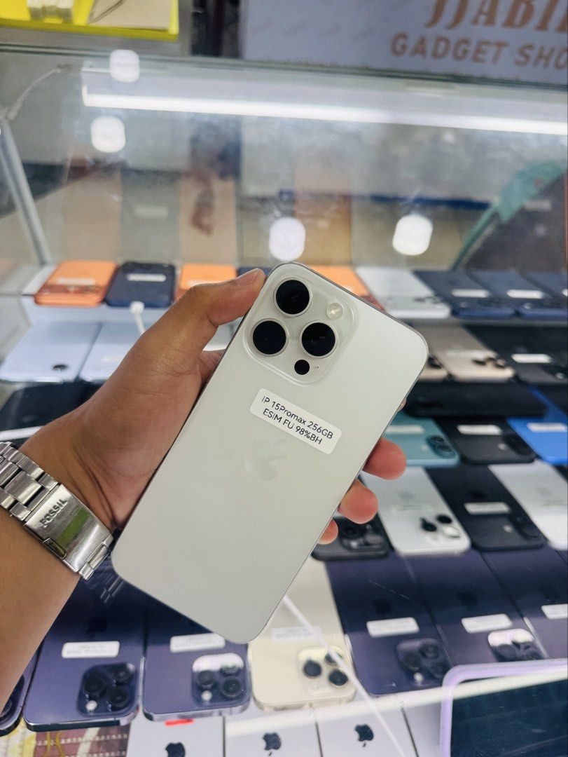 iPhone 15 Pro Max 256GB E-Sim 98% Battery Health (Category: iPhone 15 Series) located in San Juan City. Submitted by Khalidmgdla08 (Listing ID 1439773078, Image 2). Description: FOR SALE | TRADE/SWAP Price: 34,999 On hand: iPhone 15 Pro Max✔️ 256GB ✔️ E-SIM ✔️ 98% Batt health ✔️ 100% Original ✔️ 99% Makinis ✔️ 99% Smooth ✔️ NOT REFURB ✔️ NO HIDDEN ISSUES ✔️ NEVER BEEN REPAIRED ✔️ TEST TO SAWA✔️ FREE 3-UTOOLS ✔️ ANY MODEL OF IPHONE AND SAMSUNG ARE