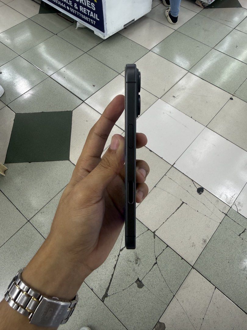 iPhone 17 Smart Locked 256gb, 100% batt, NTC Approved (Category: iPhone 17 Series) located in Manila. Submitted by carimgadgets (Listing ID 1439756472, Image 3). Description: 📍Location: Greenhills xc 12 stall 🚚Open for delivery | cod + sf first come, first serve 🤗.