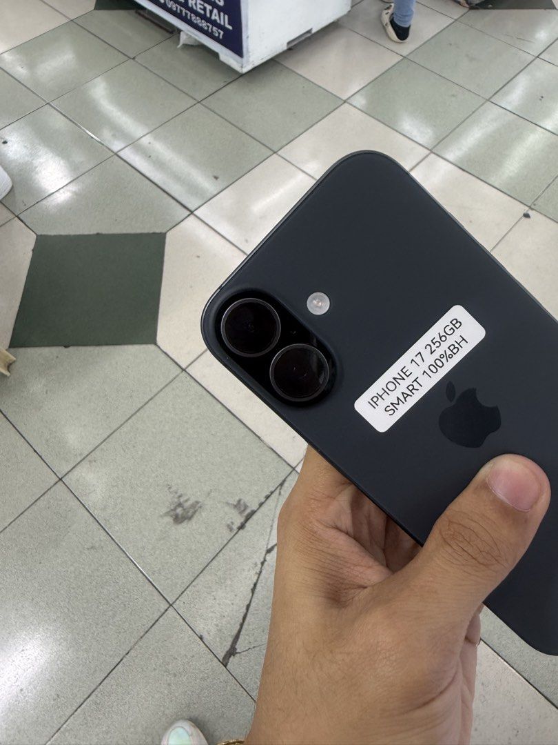 iPhone 17 Smart Locked 256gb, 100% batt, NTC Approved (Category: iPhone 17 Series) located in Manila. Submitted by carimgadgets (Listing ID 1439756472, Image 2). Description: 📍Location: Greenhills xc 12 stall 🚚Open for delivery | cod + sf first come, first serve 🤗.