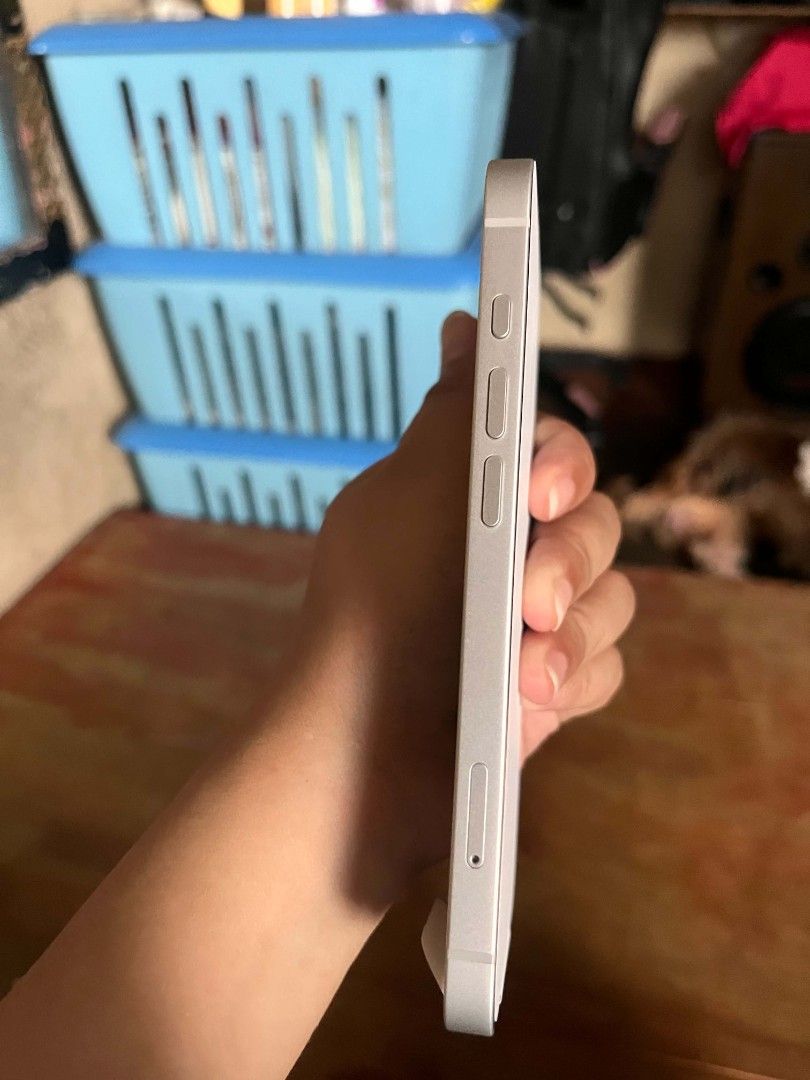 IPHONE 17E 256GB -WHITE (Category: iPhone 17 Series) located in Caloocan City. Submitted by PawsIncubator (Listing ID 1439632312, Image 3). Description: Orginal with official receipt Never pa nagamit binuksan lang for checking. check all you want upon meetup. Hindi pa na activate ang phone Onhand preferred meet up around metro manila. - Apple iPhone 17E 256 GB - White - Includes: - Original box - Charging cable - SIM ejector tool .